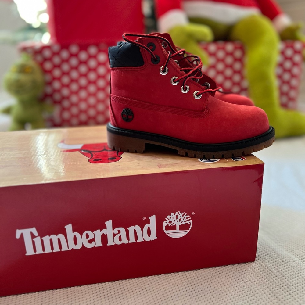 Red Chicago Bulls Limited Timberland Boots